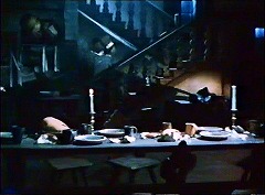『ブラック・サバス　恐怖！三つの顔』 1963　約30分：第2話「ヴルダラーク」　広間の奥の階段