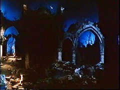『ブラック・サバス　恐怖！三つの顔』 1963　約59分：第2話「ヴルダラーク」　修道院址　アーチ群