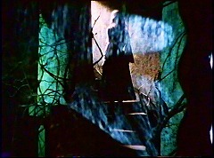 『ブラック・サバス　恐怖！三つの顔』 1963　約1時間1分：第2話「ヴルダラーク」　修道院址　階段