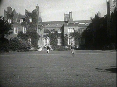 『ディメンシャ13』 1963　約40分：城の前面、左寄り