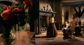 『白い肌に狂う鞭』 1963　約1時間10分：広間、手前左にピアノの上の薔薇の花瓶