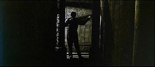 『怪談呪いの霊魂』 1963　約52分：扉の先の廊下