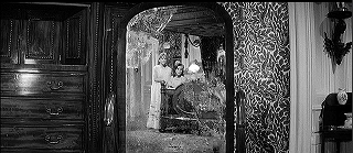 『たたり』 1963　約42分：セオの部屋、大鏡