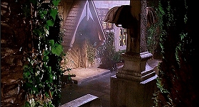 『吸血鬼の接吻』 1963　約17分：玄関