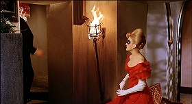『吸血鬼の接吻』 1963　約49分：二階廊下から三階への階段