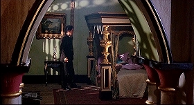 『吸血鬼の接吻』 1963　約1時間9分：ターニャの部屋(?)