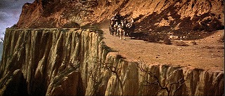 『忍者と悪女』 1963　約34分：崖沿いの道