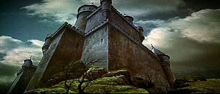 『忍者と悪女』 1963　約35分：城の外観、仰角　『恐怖の振子』より