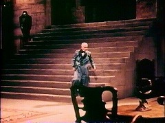 『古城の亡霊』 1963　約0分：広間への階段
