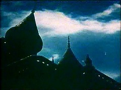 『古城の亡霊』 1963　約1分：城の外観、近接仰角～『恐怖の振子』より