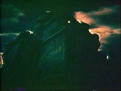 『古城の亡霊』 1963　約23分：城の外観、仰角～『恐怖の振子』より