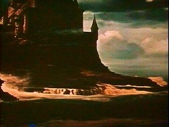 『古城の亡霊』 1963　約49分：城の外観、入江越し～『恐怖の振子』より