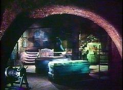 『古城の亡霊』 1963　約59分：地下の納骨堂