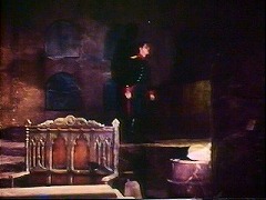 『古城の亡霊』 1963　約1時間2分：地下納骨堂、奥の段差のある部分