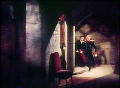 『古城の亡霊』 1963　約1時間4分：二階廊下＋斜め格子の影