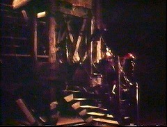 『古城の亡霊』 1963　約1時間17分：地下納骨堂への櫓状階段