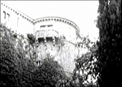 『女ヴァンパイア カーミラ』 1964　約1時間23分：森の上に聳える円塔