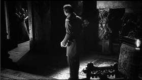 『幽霊屋敷の蛇淫』 1964　約25分：広間、左手の扉の向こうに踊る男女