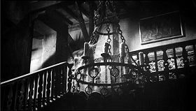 『幽霊屋敷の蛇淫』 1964　約42分：左階段と吹抜歩廊