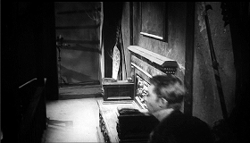 『幽霊屋敷の蛇淫』 1964　約42分：吹抜歩廊、右階段側から
