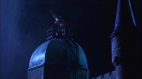 『フランケンシュタインの怒り』 1964　約21分：塔の頂きと避雷針