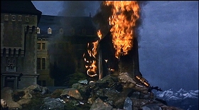 『フランケンシュタインの怒り』 1964　約1時間25分：爆発炎上する塔