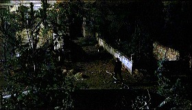 『妖女ゴーゴン』 1964　約23分：橋と城の玄関附近、上から～『フランケンシュタインの怒り』(1964)