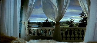 『赤死病の仮面』 1964　約22分：フランチェスカの部屋の窓
