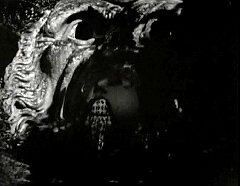 『生きた屍の城』 1964　約42分：ボマルツォの《聖なる森》／《地獄の口》