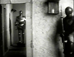 『生きた屍の城』 1964　約52分：外階段をあがった先、、歩廊へ