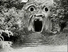 『生きた屍の城』 1964　約53分：ボマルツォの《聖なる森》／《地獄の口》