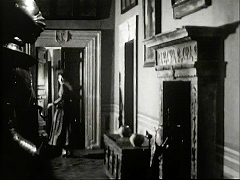 『生きた屍の城』 1964　約1時間4分：寝室から廊下へ
