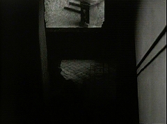 『生きた屍の城』 1964　約1時間6分：屋内の階段、上から