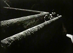 『生きた屍の城』 1964　約1時間9分：城壁上の通路