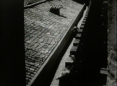 『生きた屍の城』 1964　約1時間10分：屋根沿いの通路