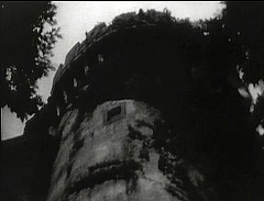 『生きた屍の城』 1964　約1時間11分：円塔、下から