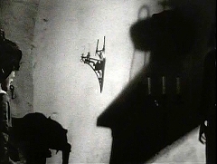 『生きた屍の城』 1964　約1時間15分：実験室、壁に大きな影