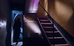 『モデル連続殺人！』 1964　約1時間6分：館、隠し扉から通じる階段