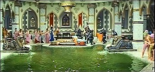 『奇巌城の冒険』 1966　約51分：城、大浴場