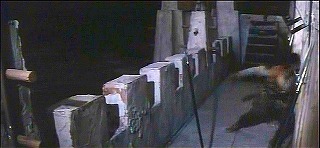 『奇巌城の冒険』 1966　約1時間35分：城門上の歩廊