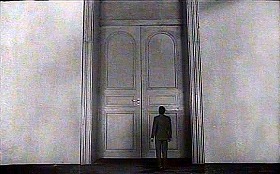 『審判』 1962　約39分：法廷の扉