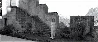 『悪徳の栄え』 1963　約55分：城壁の内側