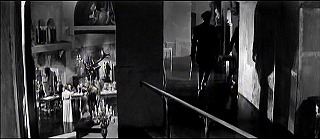 『悪徳の栄え』 1963　約1時間25分：城　左に広間、右に吹抜歩廊