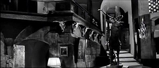 『悪徳の栄え』 1963　約1時間36分：城　広間から吹抜歩廊へ