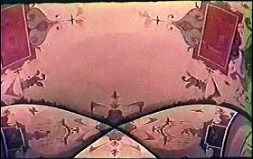 『惨殺の古城』 1965　約37分：廊下の天井、ほぼ真下から