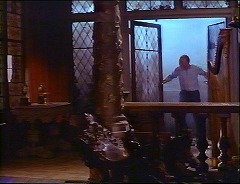 『襲い狂う呪い』 1965　約41分：書斎のフランス窓