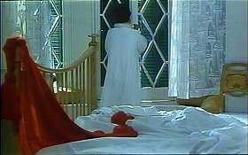 『魂のジュリエッタ』 1965　約13分：白い寝室＋赤い布