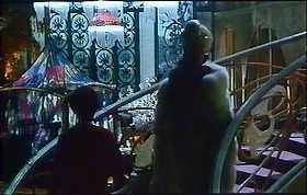 『魂のジュリエッタ』 1965　約1時間18分：隣の別荘、二階への湾曲階段