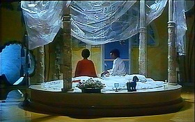 『魂のジュリエッタ』 1965　約1時間46分：隣の別荘、三階の黄色い部屋＋左に滑り台のトンネル