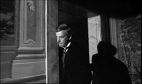 『亡霊の復讐』 1965　約41分：一階廊下(?)の手前を曲がったところ＋壁画